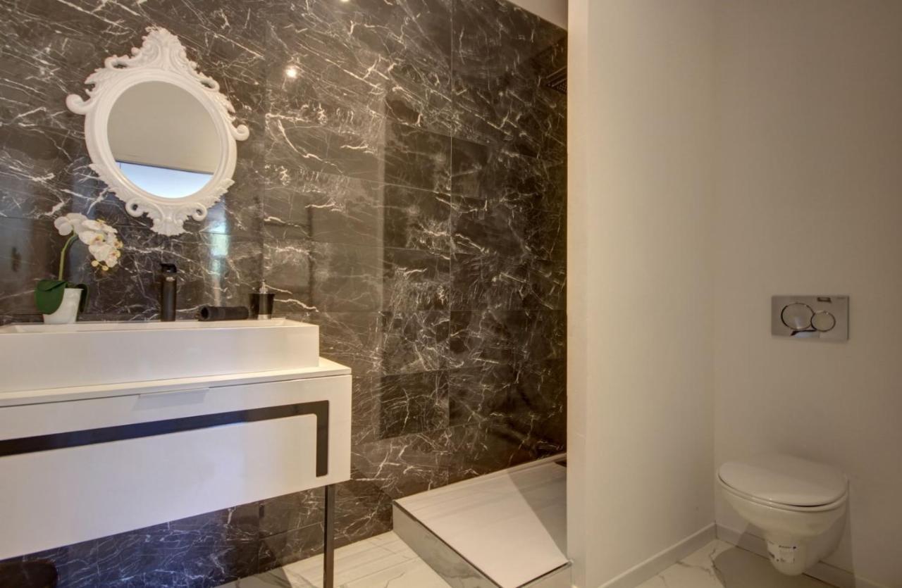Suite Blue Jacuzzi Le Breuil  Exterior photo